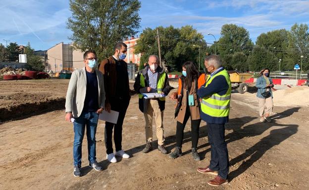 La cuarta fase del Parque Lineal del Vena acabará en primavera y dará paso a una limpieza del cauce