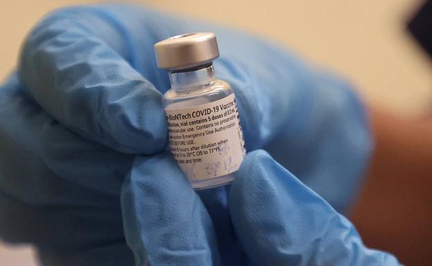 La EMA decidirá el lunes si amplía la vacunación con la tercera dosis