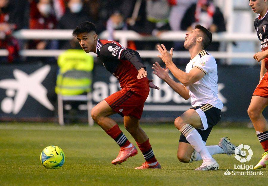 El CD Mirandés se impone al Burgos CF en el derbi burgalés en Anduva (3-1)