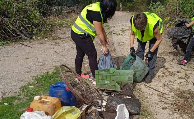 La charca de la senda del visón de Belorado recupera su aspecto gracias al voluntariado