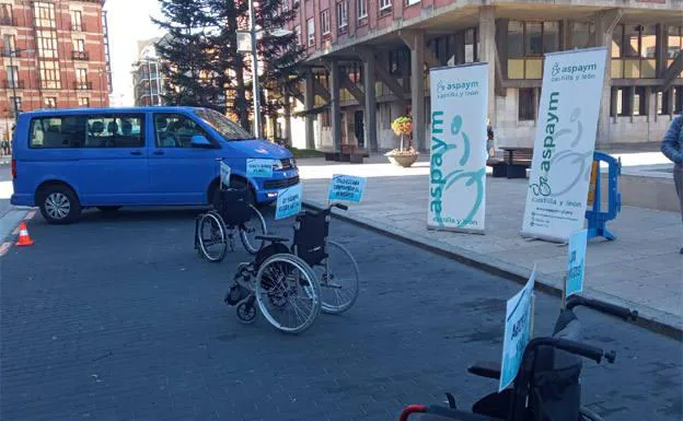 'Si te quedas con mi plaza, quédate con mi discapacidad', lema para concienciar sobre el uso de los aparcamientos de movilidad reducida en Burgos