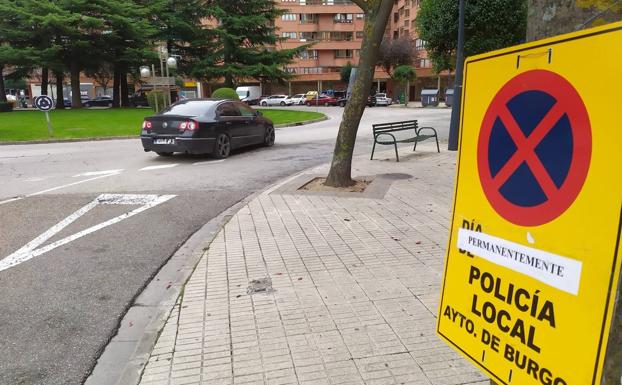 Los vecinos de Gamonal siguen sin encontrar explicación a la prohibición de aparcar en dos rotondas