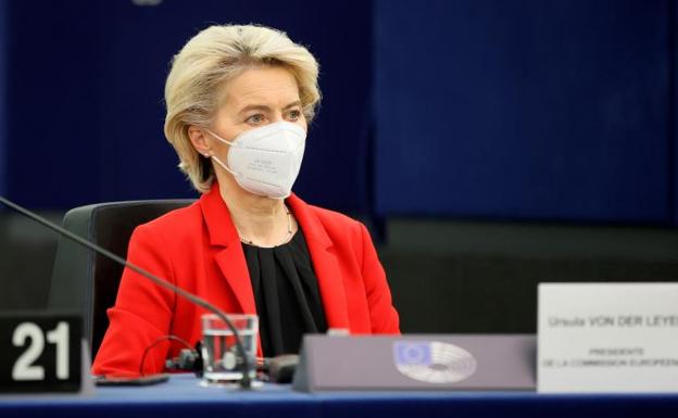 Von der Leyen amenaza a Polonia con retener 210.000 millones de fondos europeos