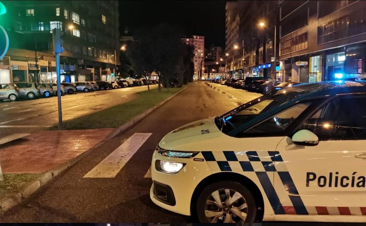 Huye de la Policía Local de Burgos en patinete, insulta a los agentes y al ser interceptado le hallan droga