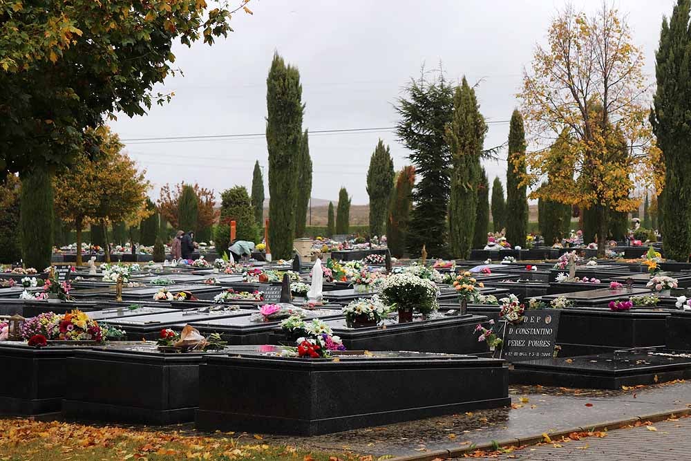 La lluvia está marcando las visitas al cementerio de Burgos