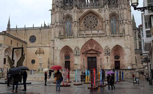 La lluvia marca el puente de Todos los Santos en Burgos