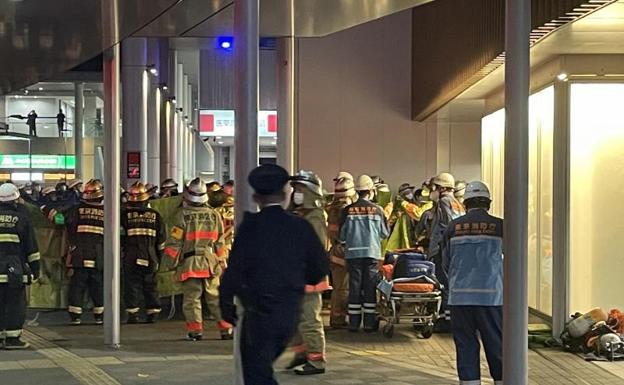 Un hombre disfrazado de Joker hiere a 17 personas en el metro de Tokio