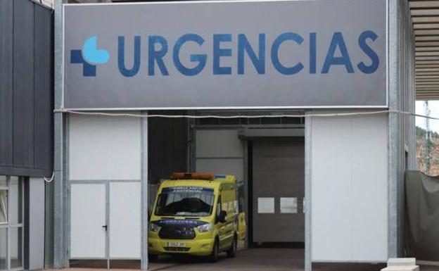 Un centenar de médicos del HUBU se concentran para exigir una solución a la falta de personal en Urgencias