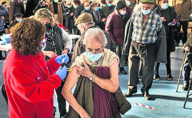 La Junta comienza a inocular la tercera dosis contra la covid