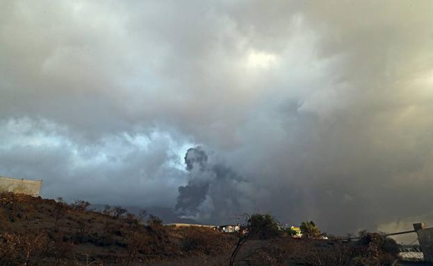 El volcán de La Palma expulsa menos lava y mejora la calidad del aire