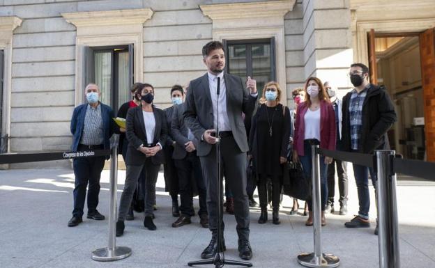 Los partidos independentistas piden suprimir el título de Rey