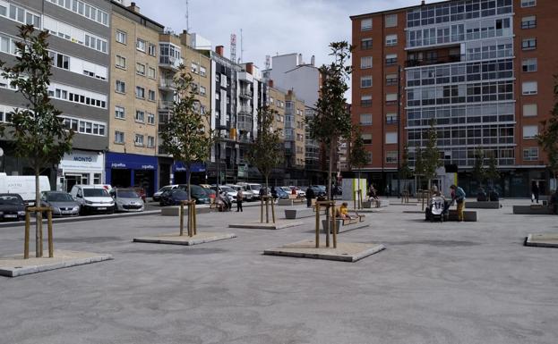 Los técnicos defienden el cambio del material usado para la plaza Santiago