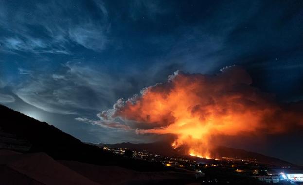 El aeropuerto de La Palma, inoperativo por la acumulación de cenizas