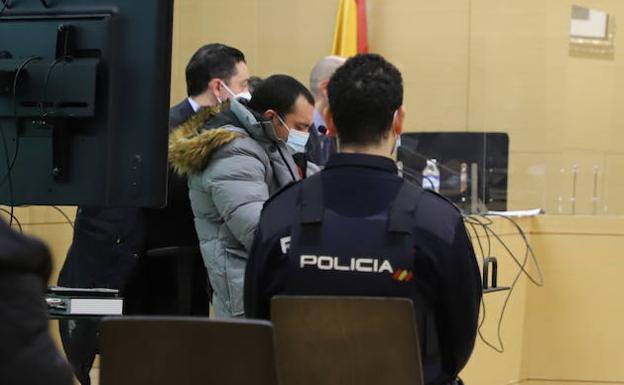 Unas escuchas con una barra de pan como protagonista en el juicio de la muerte del escayolista de Miranda