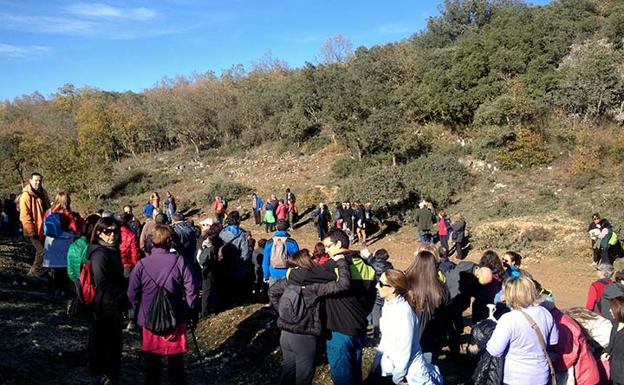 La Marcha a pie a los yacimientos de Atapuerca homenajea a Emiliano Aguirre