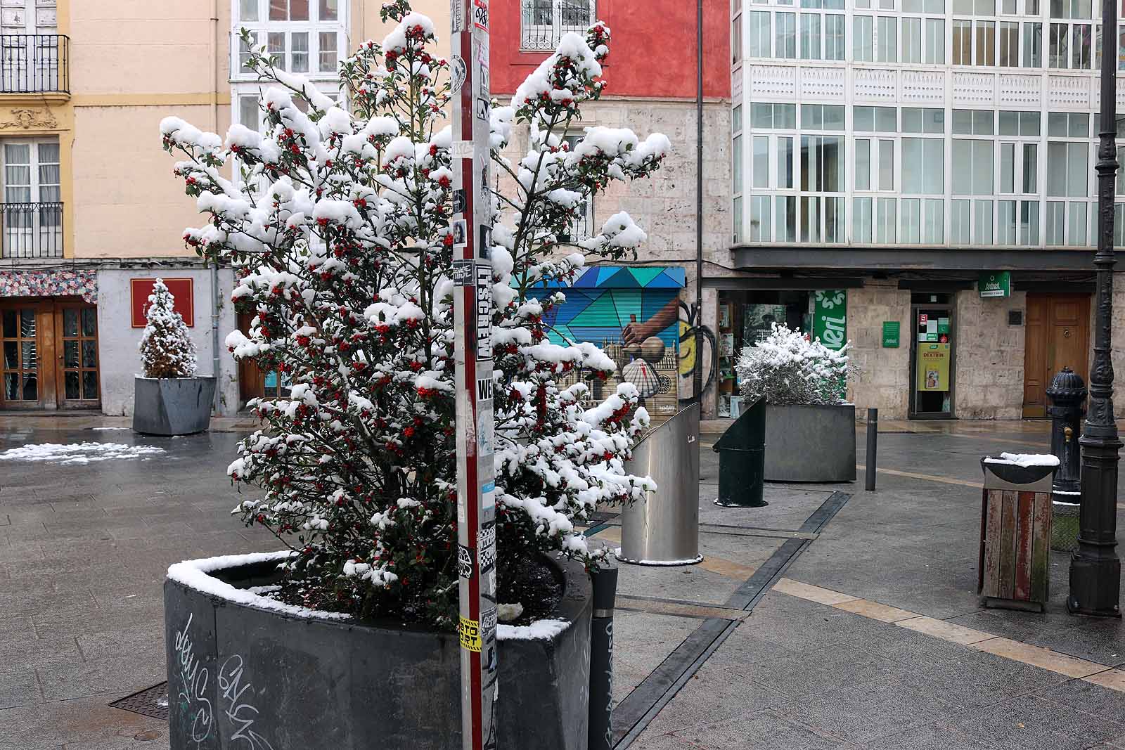 Estampas navideñas en Burgos por la nieve