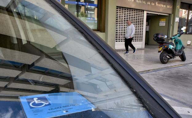 Propuesto para sanción por utilizar la fotocopia de una tarjeta de movilidad reducida en Burgos