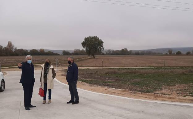 La maquinaria agrícola sale del casco urbano de Quintanaortuño gracias al nuevo acceso a la rotonda de la A-73