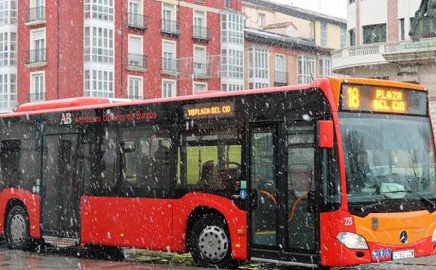 Los autobuses urbanos de Burgos siguen recuperando viajeros y superan los usuarios de 2020