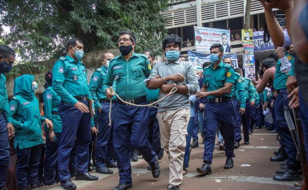 Condenados a muerte 20 personas en Bangladés por matar a un joven