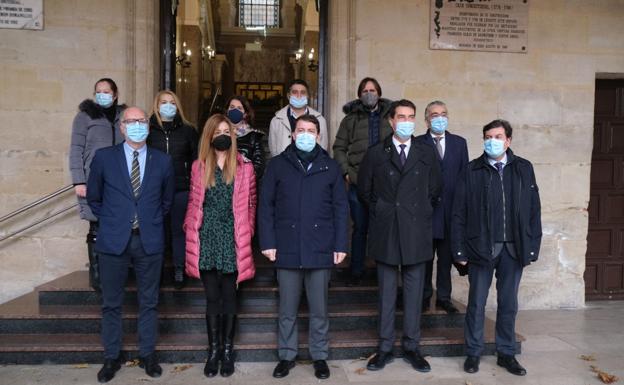 Mañueco aboga por la intervención de todas las administraciones ante la falta de sanitarios