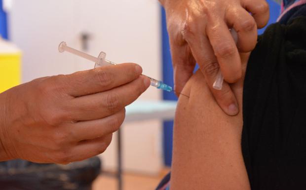 Convocan este fin de semana a los mayores de 70 años de Burgos capital para la tercera dosis