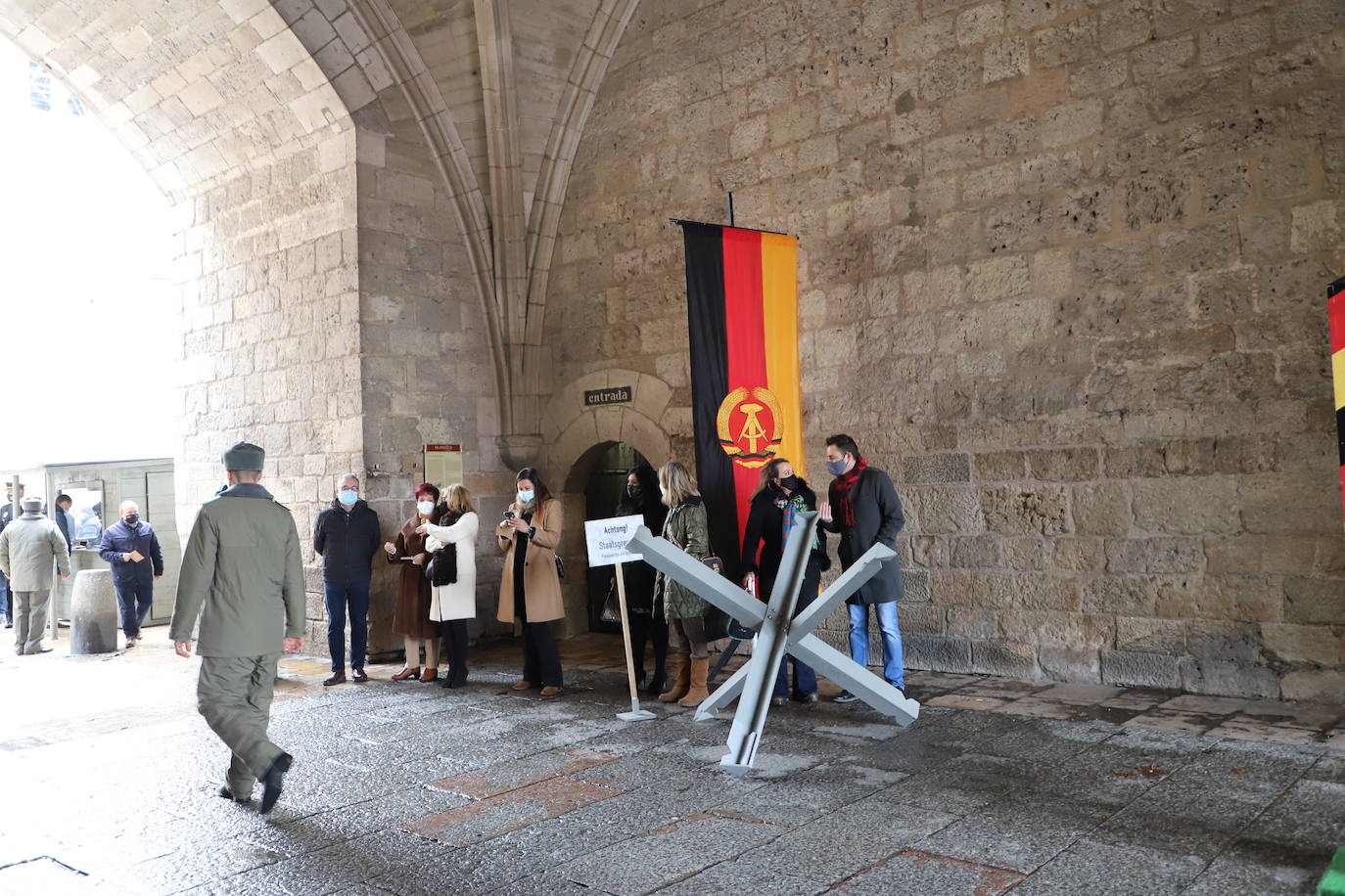 Burgos recrea los pasos fronterizos del Berlín dividido