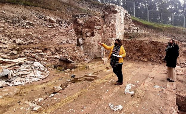 Las excavaciones en San Román permiten delimitar el muro de la iglesia y localizar enterramientos