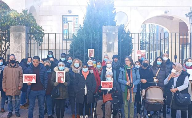 Un grupo de burgaleses protesta por la «vulneración de derechos humanos» del Reglamento de Extranjería