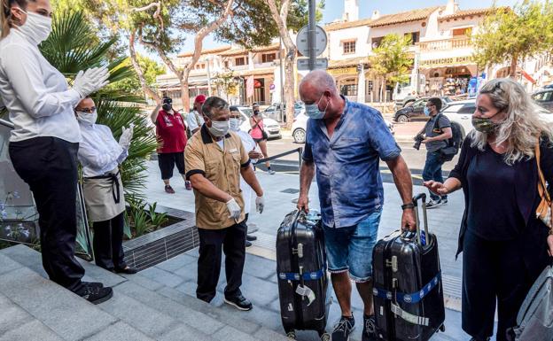 Las islas, Cataluña y Madrid sufren la mayor caída del PIB en pandemia