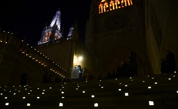 800 velas y un concierto en la catedral de Burgos dan visibilidad al Alzhéimer