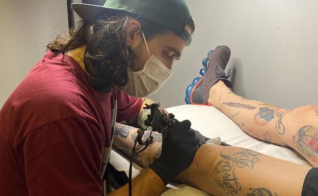 El auge del tatuaje en Burgos: emprender en pandemia