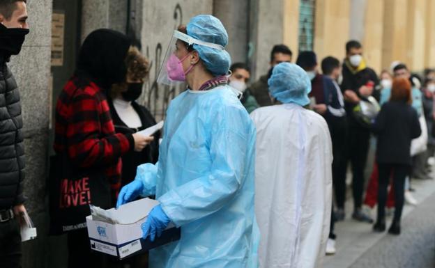 España registra el segundo récord consecutivo de contagios en un día