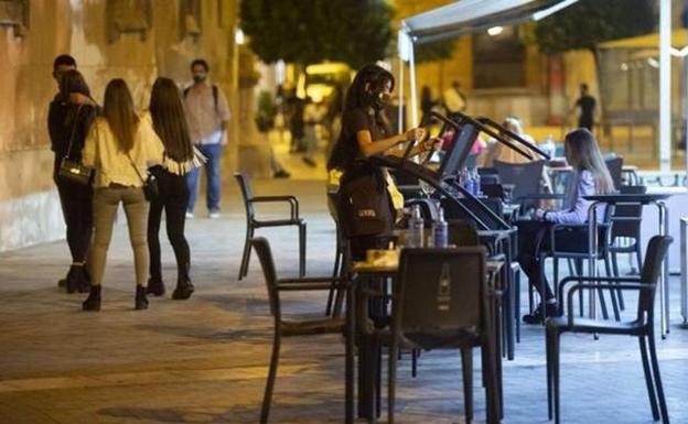 Murcia cierra toda actividad no esencial a la 1 de la madrugada durante la Navidad