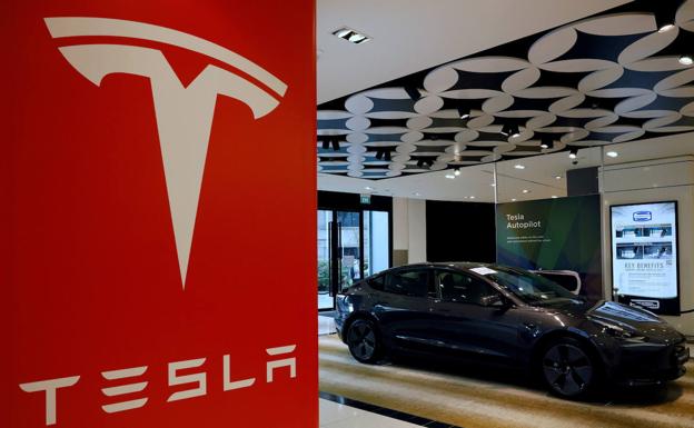 La autoridad de tráfico de EE UU investiga 580.000 Tesla por sus videojuegos