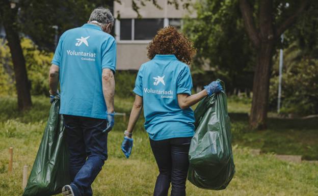 Los voluntarios de CaixaBank en Castilla y León atienden en un año a 4.694 personas en situación vulnerable