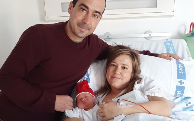 Adriana, el primer bebé de 2022 en Burgos