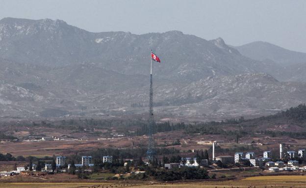 Un inviduo entra en Corea del Norte por la zona desmilitarizada