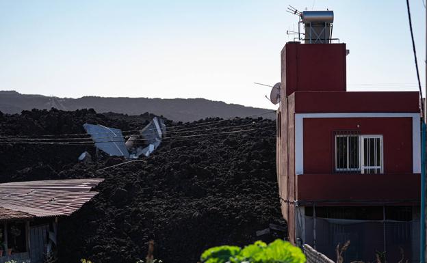 Autorizan la vuelta a casa a 1.000 evacuados por el volcán de La Palma