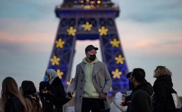 Francia reduce el aislamiento para los vacunados que den positivo en covid