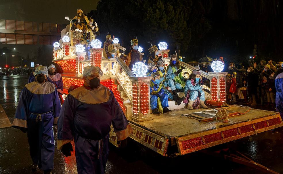 Ilusión, frío y mascarillas para recibir a los Reyes Magos