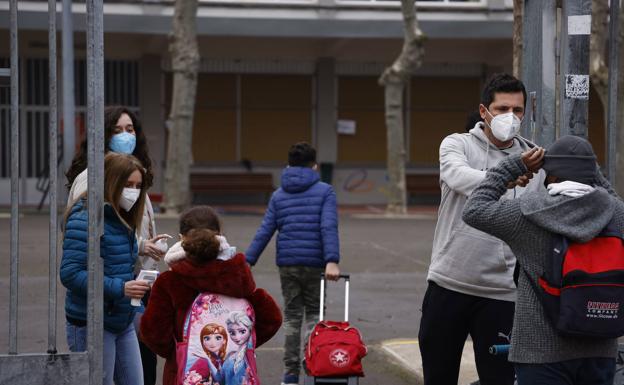 Sanidad recomienda poner en cuarentena una clase a partir de cinco contagios