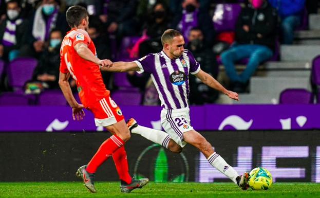 Un despiste defensivo deja al Burgos CF sin premio en Valladolid