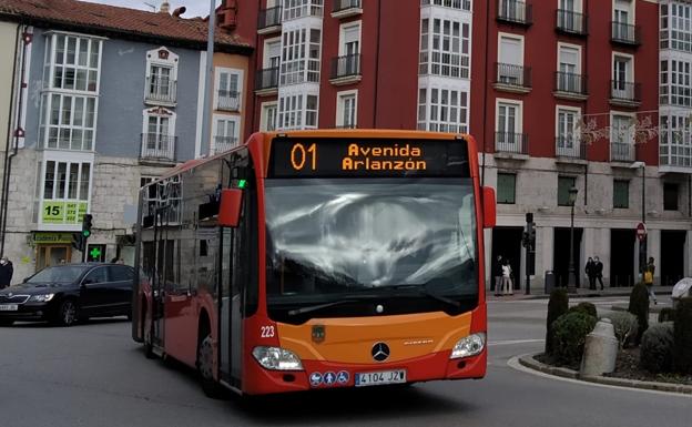 La queja del usuario de silla de ruedas que no pudo subir al autobús urbano, pendiente de las alegaciones