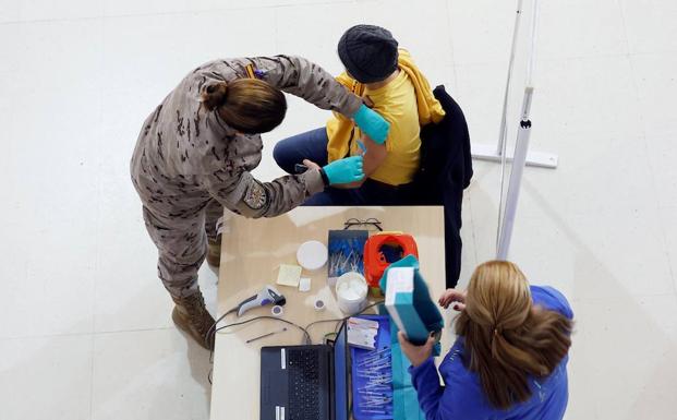 Sanidad plantea extender la dosis de refuerzo a todos los mayores de edad