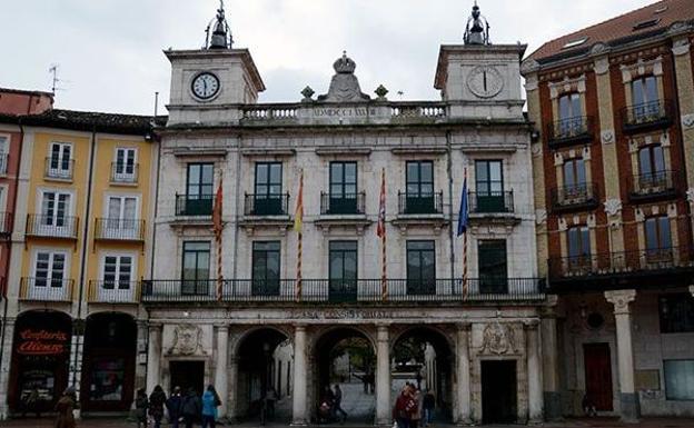 El Ayuntamiento de Burgos se tiñe de verde esmeralda contra la enfermedad de Perthes