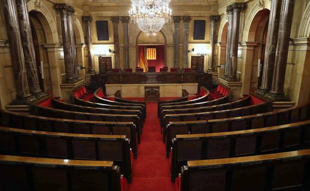 El Parlament paga sueldos de hasta 10.000 euros a funcionarios sin trabajar