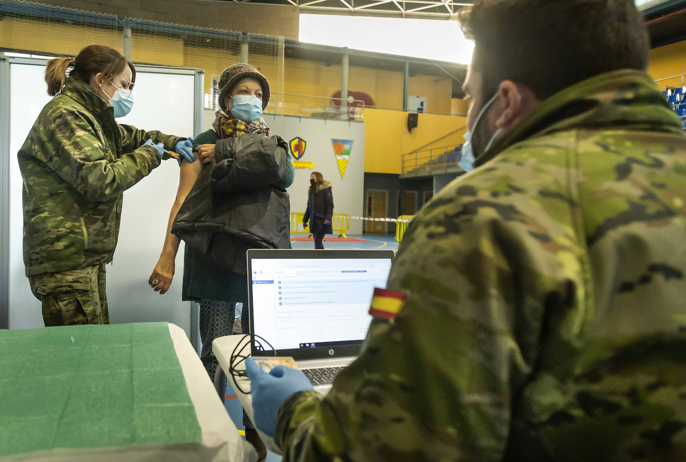 Caen los casos de covid pero los contagios siguen por encima de los 5.000 diarios