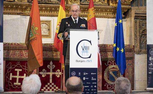 La Catedral de Burgos recibe la visita del jefe del Estado Mayor de la Defensa por su centenario