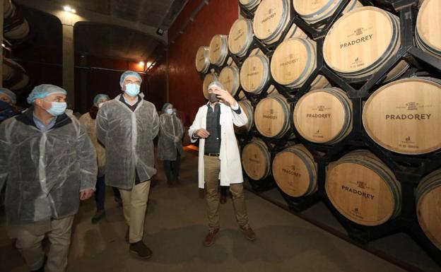 El PP reconoce en el sector del vino «un potencial excelente» para seguir fijando población